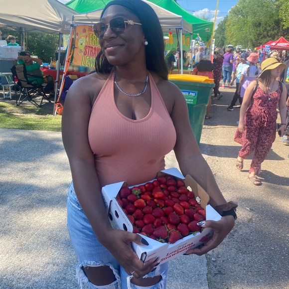 Cristina's Closet🛍 - Picture 5 of 11